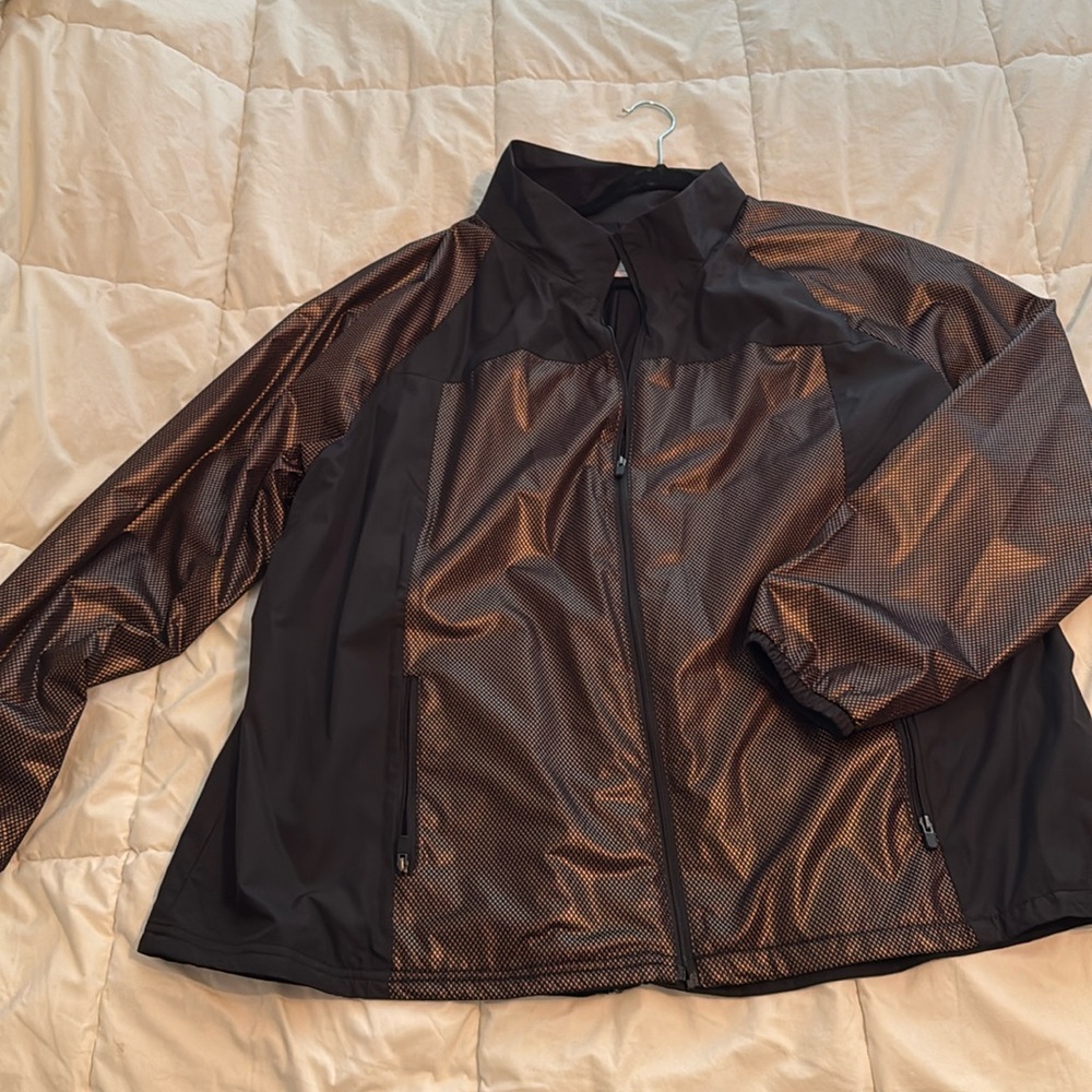 Fabletics activewear jacket
Demi Levato 
Worn once .. perfect condition